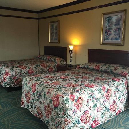 Track & Turf Motel Mount Laurel Bagian luar foto