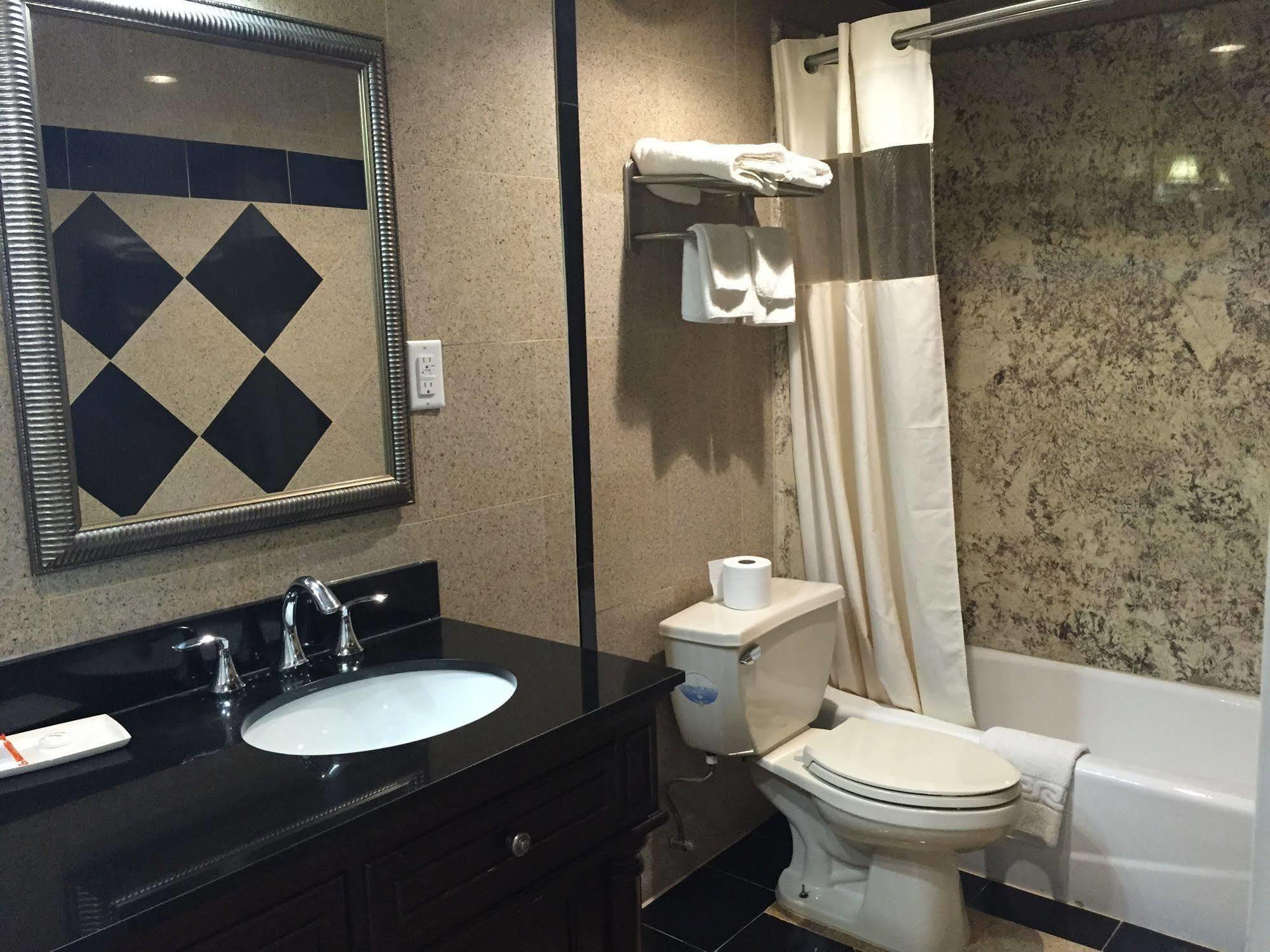 Track & Turf Motel Mount Laurel Bagian luar foto
