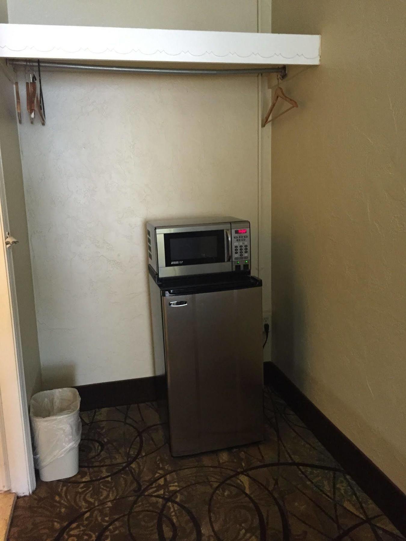 Track & Turf Motel Mount Laurel Bagian luar foto